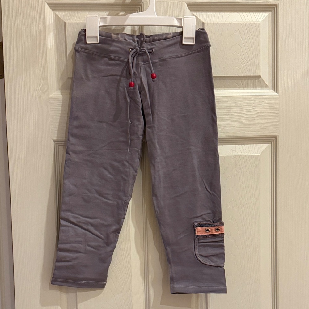 Gray women’s capris Bottoms with Pocket and back Detail